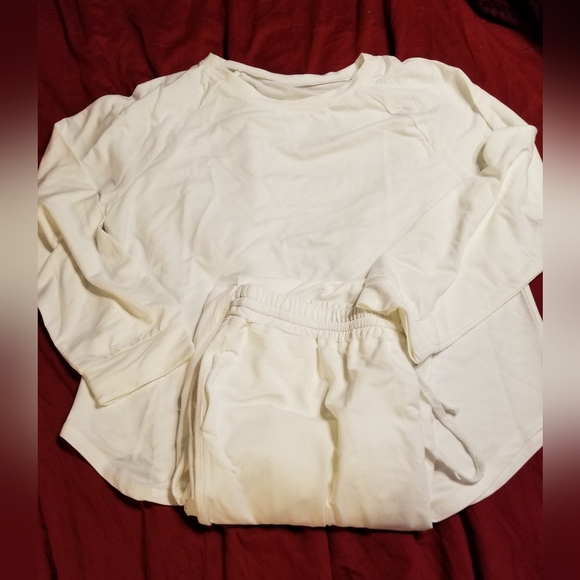 Like new white 2 piece lounge set xxl - Picture 2 of 10